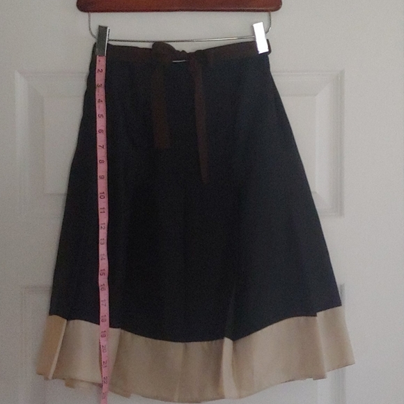 Gap satin pleated skirt size 6 - Picture 2 of 2